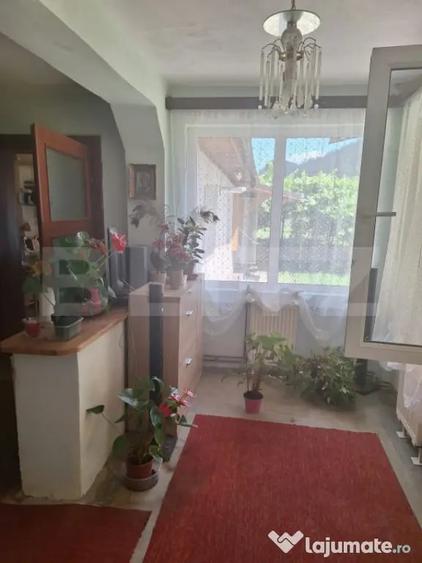 Casă cu 4 camere cu Teren 1100 Mp în Central