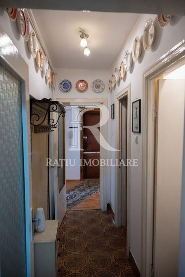 Apartament cu 4 camere decomandat în Central