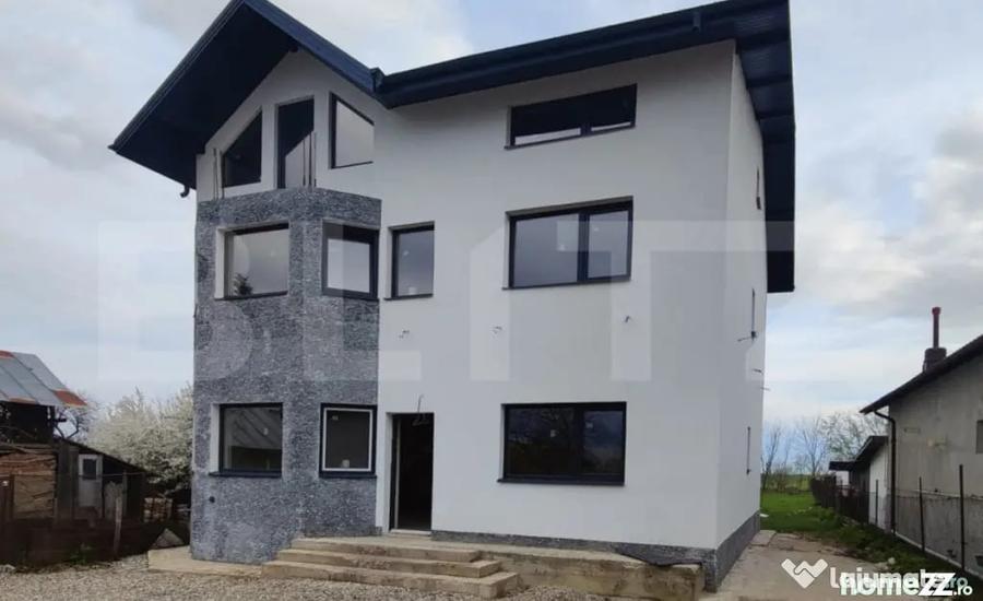 Casă cu 15 camere cu Teren 1000 Mp în Dumbrava