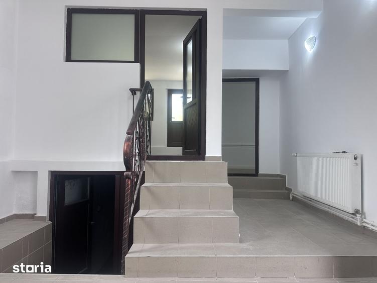 Casă cu 6 camere cu Teren 1532 Mp în Gura Vadului