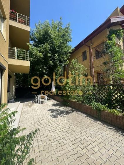 Apartament cu 4 camere semidecomandat, mobilat în Iancu Nicolae