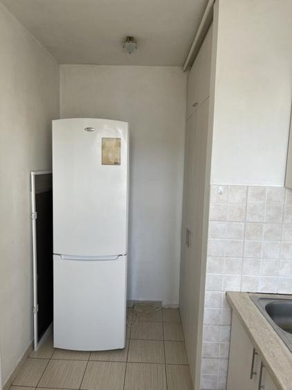 Apartament cu 3 camere semidecomandat, mobilat în Grivița