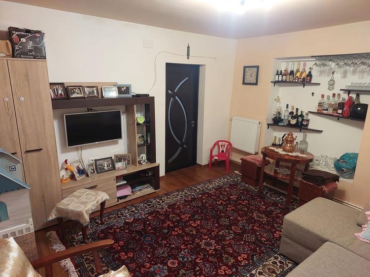 Casă cu 4 camere decomandat în Central