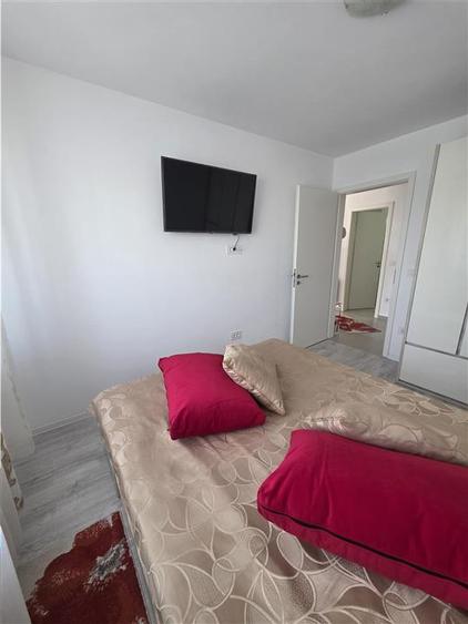 Apartament cu 2 camere decomandat, mobilat în Tractorul