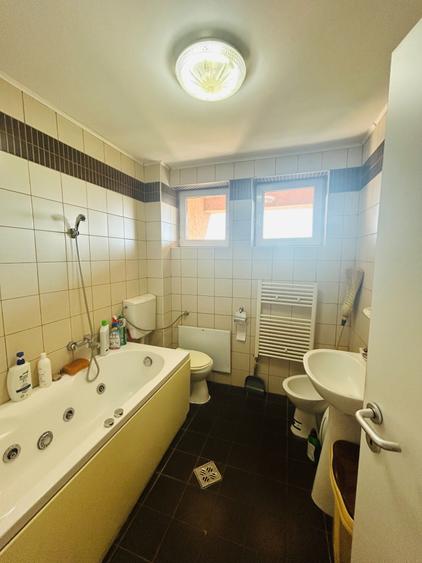 Apartament cu 3 camere decomandat în Mureșel