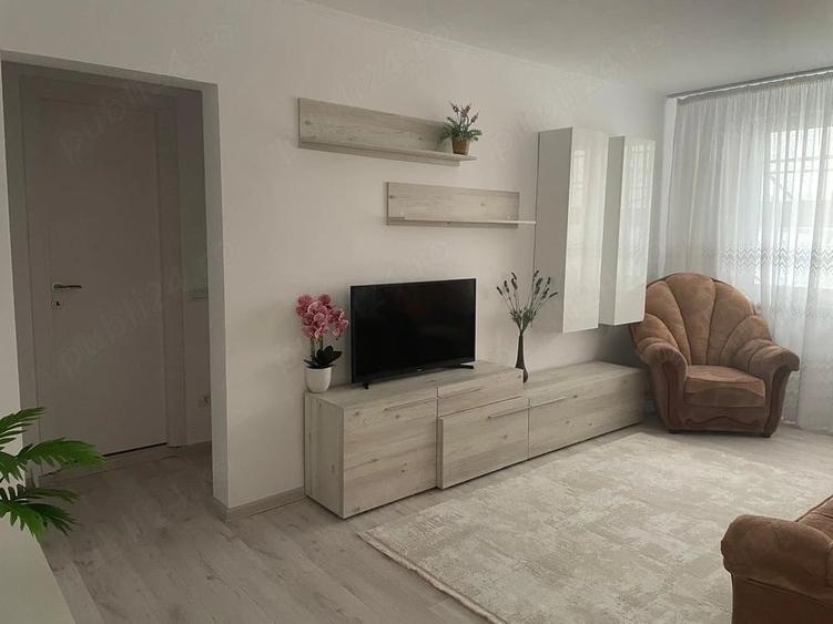 Apartament cu 3 camere semidecomandat în Metalurgiei