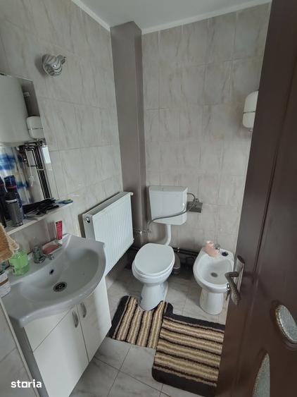 Casă cu 5 camere cu Teren 425 Mp în Sadu