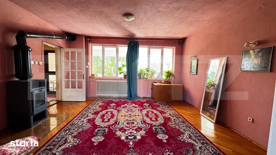 Casă cu 8 camere cu Teren 767 Mp în Lipoveni