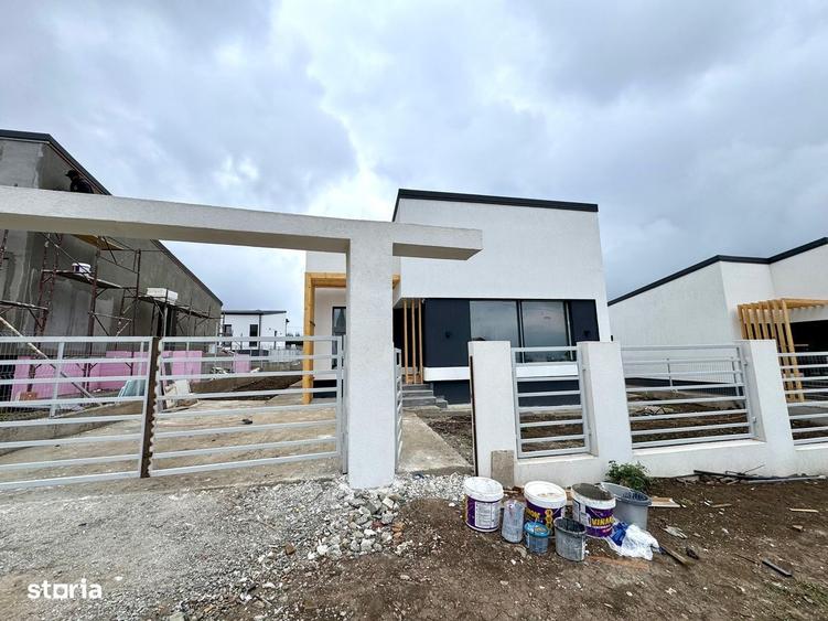 Casă cu 4 camere în Uricani
