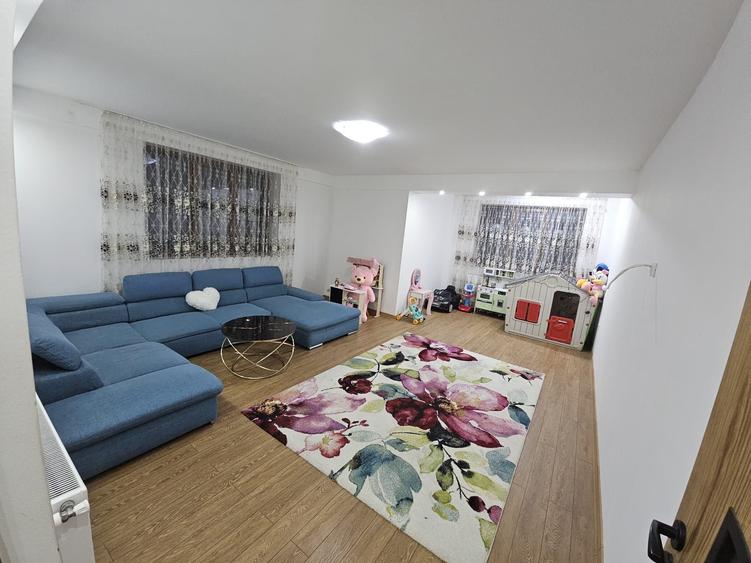 Casă cu 4 camere decomandat în Central