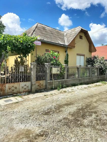 Casă cu 4 camere cu Teren 850 Mp în Central