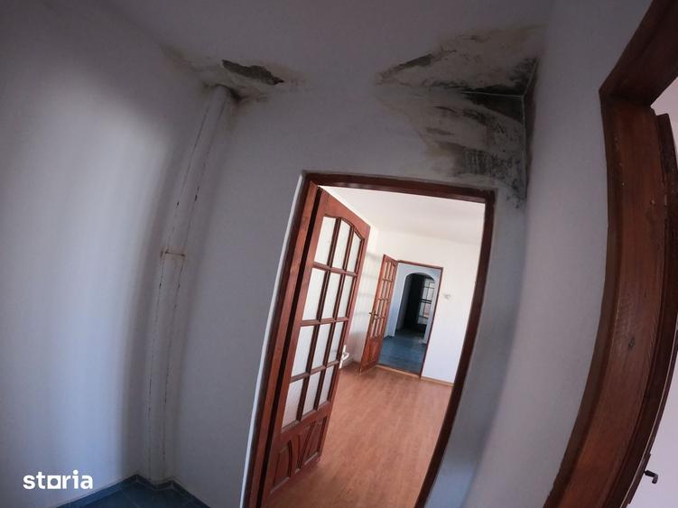 Apartament cu 3 camere semidecomandat în Tineretului