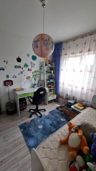 Apartament cu 3 camere semidecomandat în Odăi