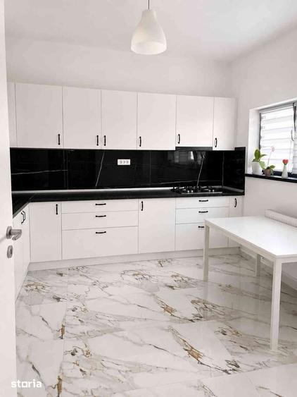 Casă cu 4 camere cu Teren 100 Mp în Central