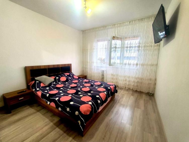 Apartament cu 3 camere semidecomandat în Central