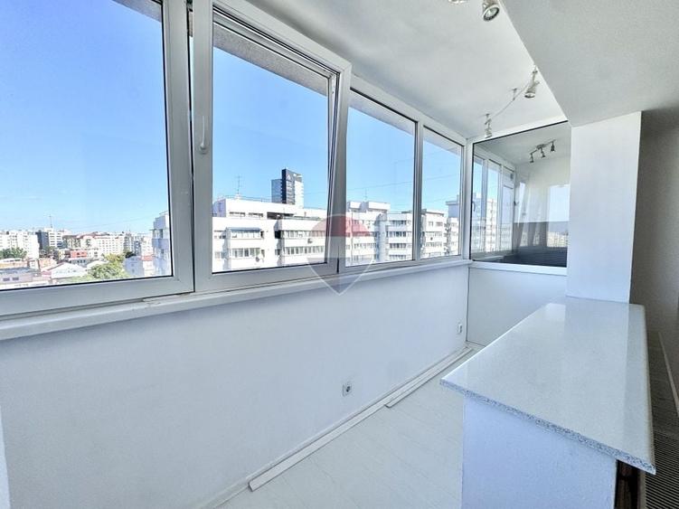 Apartament cu 3 camere semidecomandat, mobilat în Titulescu