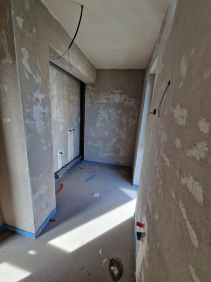 Apartament cu 3 camere semidecomandat în Florești