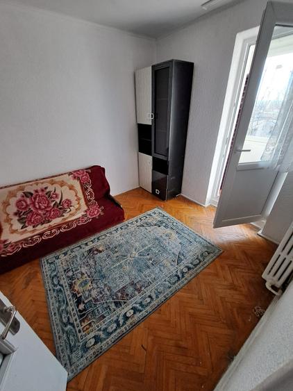 Apartament cu 2 camere semidecomandat, mobilat în Universității