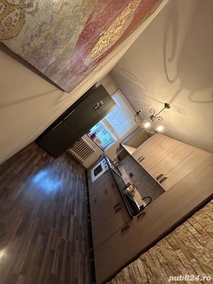 Apartament cu 3 camere decomandat în Motru