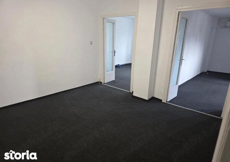 Apartament cu 3 camere semidecomandat în Ștefan cel Mare