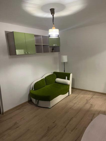 Apartament cu 3 camere semidecomandat în Complex Studențesc