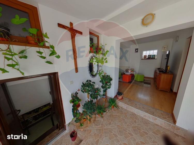 Casă cu 4 camere cu Teren 1439 Mp în Central