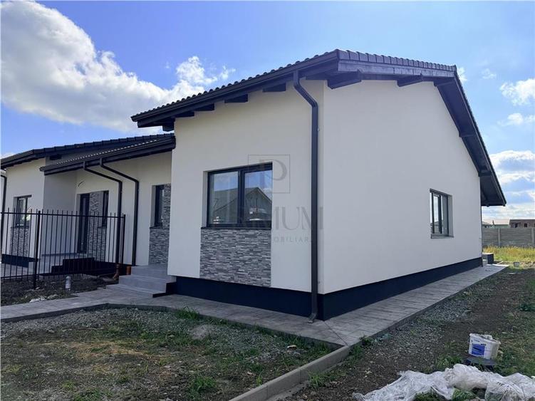 Duplex cu 3 camere cu Canalizare în Moșnița Veche