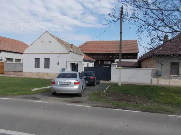 Casă cu 3 camere cu Teren 1439 Mp în Ronaț