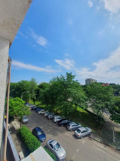 Apartament cu 4 camere decomandat în Sud