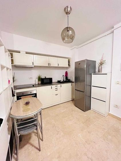 Apartament cu 2 camere semidecomandat, mobilat în Timpuri Noi