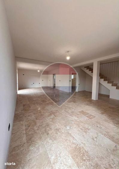 Casă cu 4 camere cu Teren 800 Mp în Central