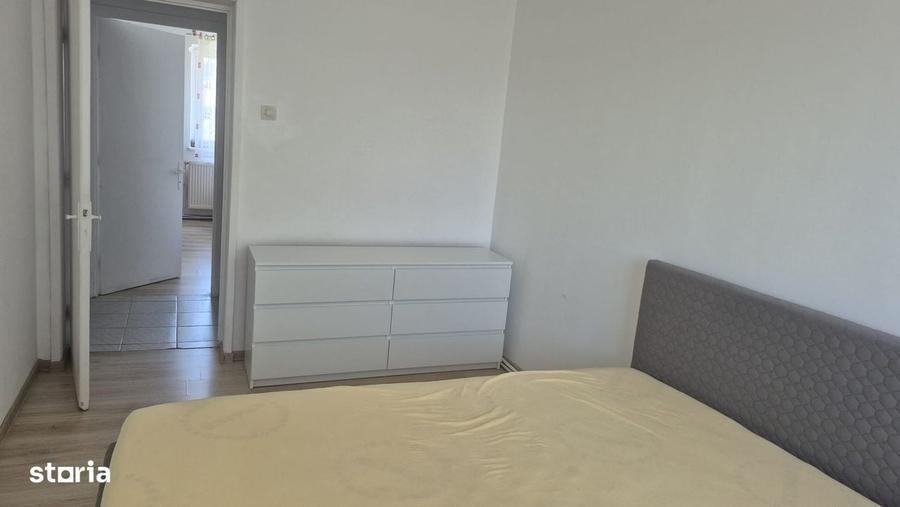Apartament cu 3 camere semidecomandat în Central