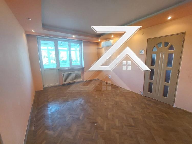 Apartament cu 3 camere semidecomandat în Calea Severinului