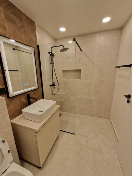 Apartament cu 3 camere decomandat în Între Lacuri
