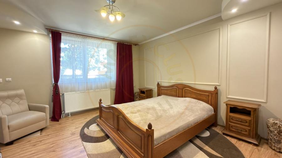 Casă individuală cu 4 camere cu Canalizare în Carei