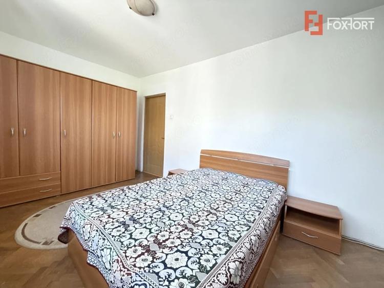 Apartament cu 3 camere semidecomandat în Dacia
