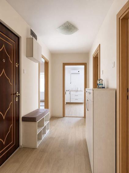Apartament cu 3 camere decomandat, mobilat în Lipovei