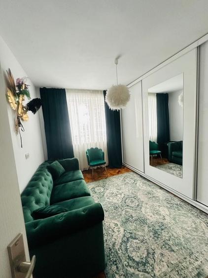 Apartament cu 4 camere decomandat în Central