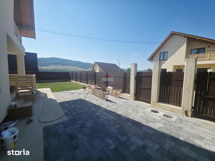 Casă cu 4 camere cu Teren 550 Mp în Calea Romanului