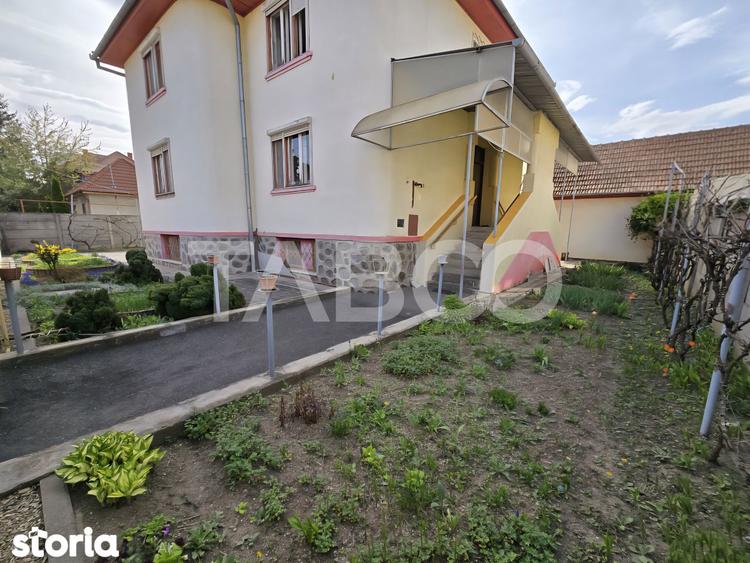 Casă cu 6 camere cu Canalizare în Sub Arini