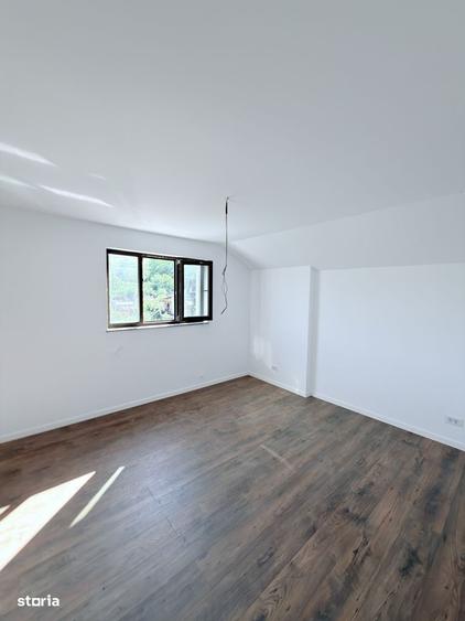 Casă cu 4 camere cu Teren 1300 Mp în Stăuceni