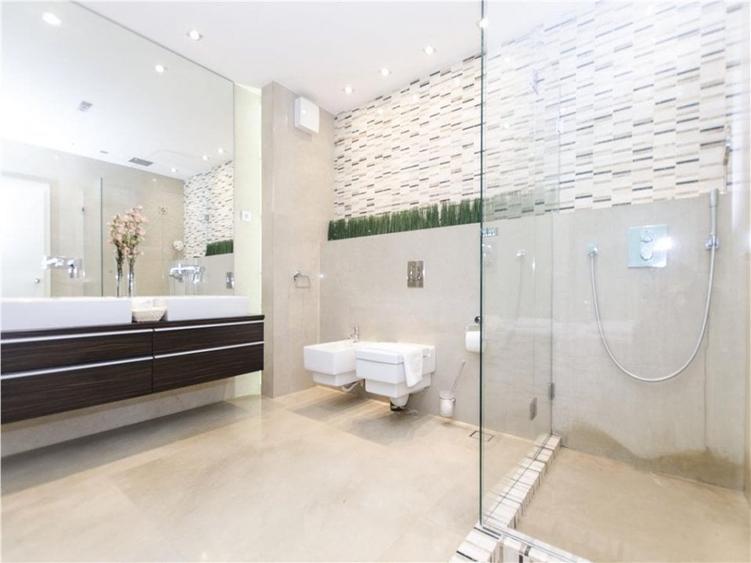 Apartament cu 4 camere semidecomandat în Ultracentral