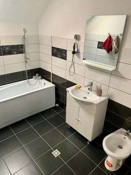 Casă cu 4 camere în Cătălina