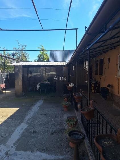 Casa spatioasa de vanzare in Somosches (comuna Cermei) Ideala pentru doua familii sau investitie!