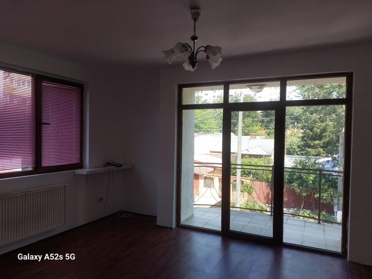 Casă individuală cu 5 camere cu Canalizare în Bucureștii Noi