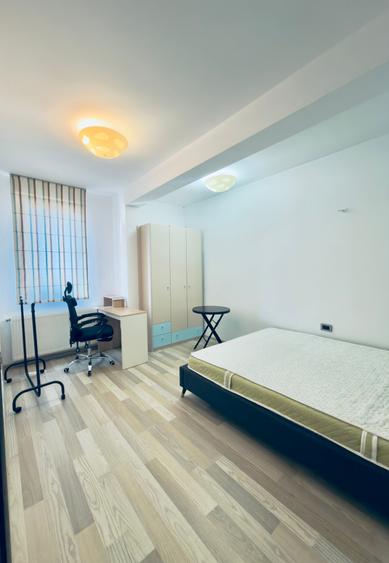 Apartament cu 3 camere decomandat în Tractorul