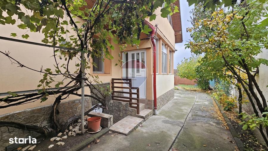 Casă cu 5 camere cu Teren 749 Mp în Hălchiu