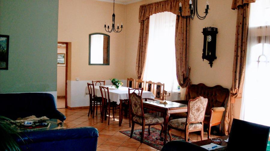 Casă cu 7 camere cu Teren 3000 Mp în Zam