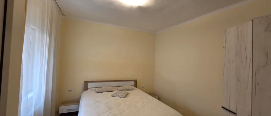 Apartament cu 3 camere semidecomandat în 15 Noiembrie