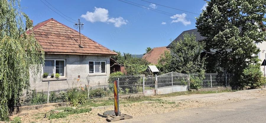 Casă cu Teren 1500 Mp în Bârgău
